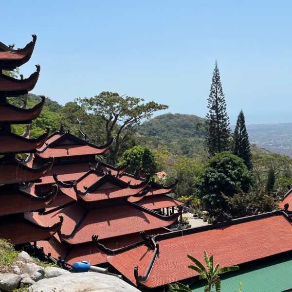 Chrámový komplex na hoře Ta Cu, Mui Ne, jižní Vietnam