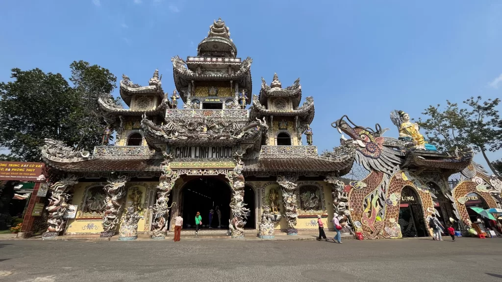 Chrám Linh Phuoc, Da Lat, Vietnam