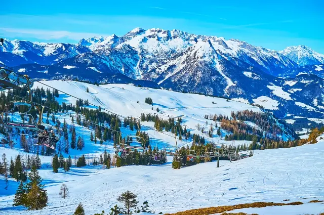 Víkendové lyžování – Dachstein West a Krippenstein