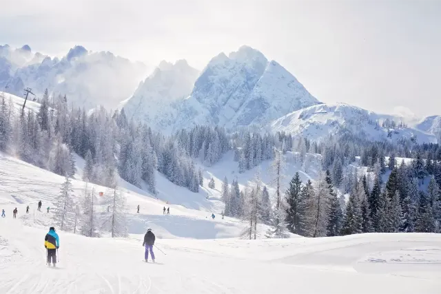 Víkendové lyžování – Dachstein West a Krippenstein