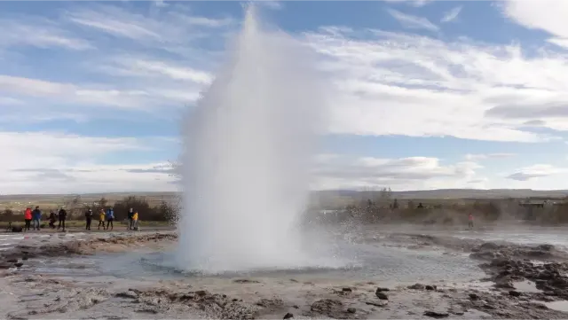 Geysir Strokkur, Island, země ohně, ledu a vodopádů
