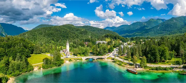 Bohinjské jezero, Triglavský národní park, Julské Alpy, Slovinsko