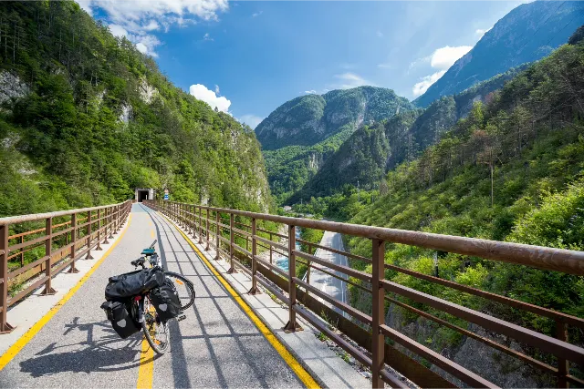 Alpe Adria cyklostezka rakouskými Alpami.