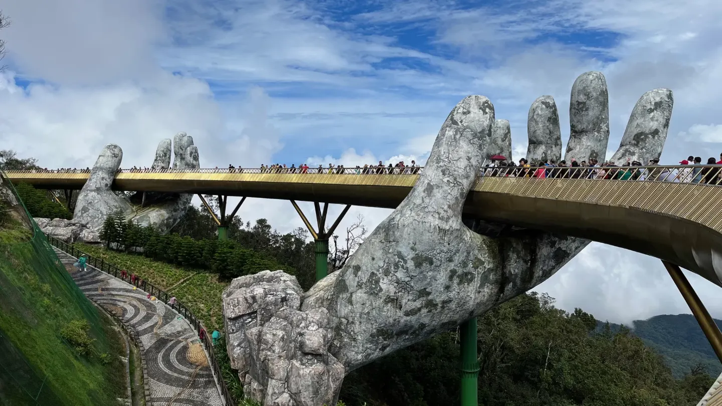 Golden Bridge, zábavní park Ba Na Hills, Da Nang, Vietnam