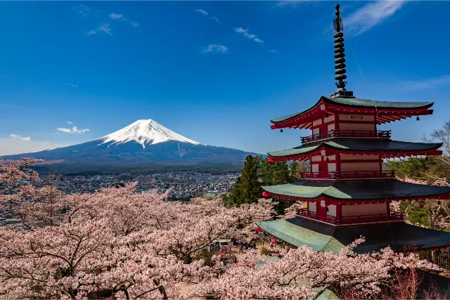 Chureito Pagoda a hora Fuji, Fujiyoshida, Japonsko