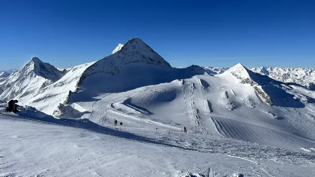 Lyžování ve středisku Hochzillertal a Hintertux, Rakouské Alpy