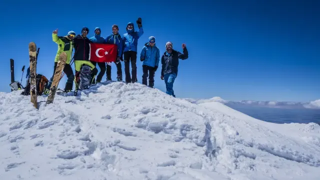 Turecko, skialpový výstup na sopky Ararat a Süphan