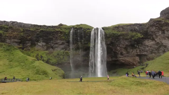 Seljalandfoss, Island, země ohně, ledu a vodopádů