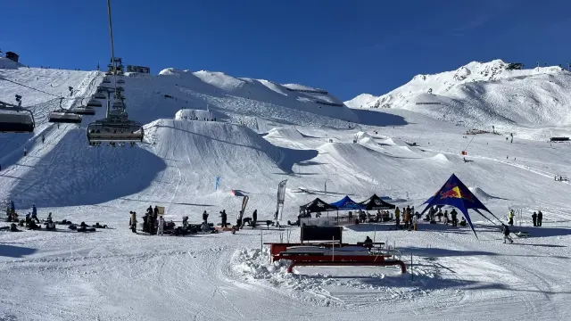 Lyžování ve středisku Hochzillertal a Hintertux, Rakouské Alpy