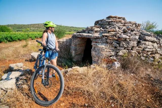 Stari Grad, Hvar, Chorvatsko, nejhezčí ostrovy na kole a na lodi