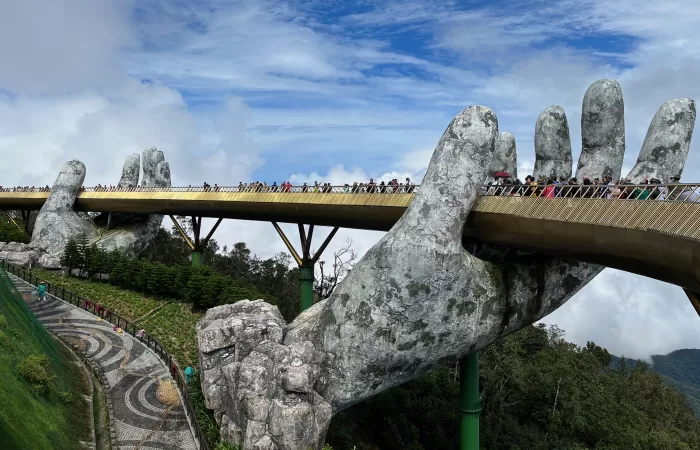 Golden Bridge, zábavní park Ba Na Hills, Da Nang, Vietnam