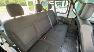 Minibus pro 9 osob, třetí řada sedadel, Renault Trafic (bílá)