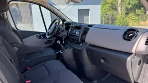 Minibus pro 9 osob, Renault Trafic (bílá)