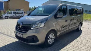 Minibus pro 9 osob, Renault Trafic (hnědá)