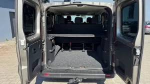 Minibus pro 9 osob, zavazadlový prostor, Renault Trafic (hnědá)