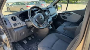 Minibus pro 9 osob, Renault Trafic (hnědá)